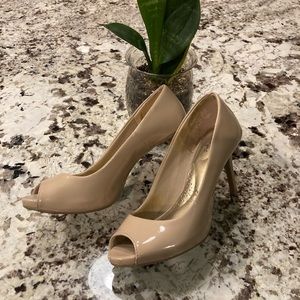 Peep toe pumps